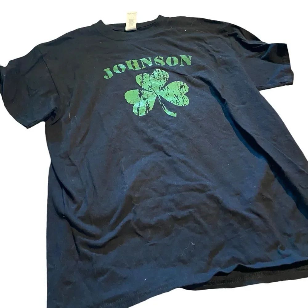 Johnson size medium men’s tee shirt like new